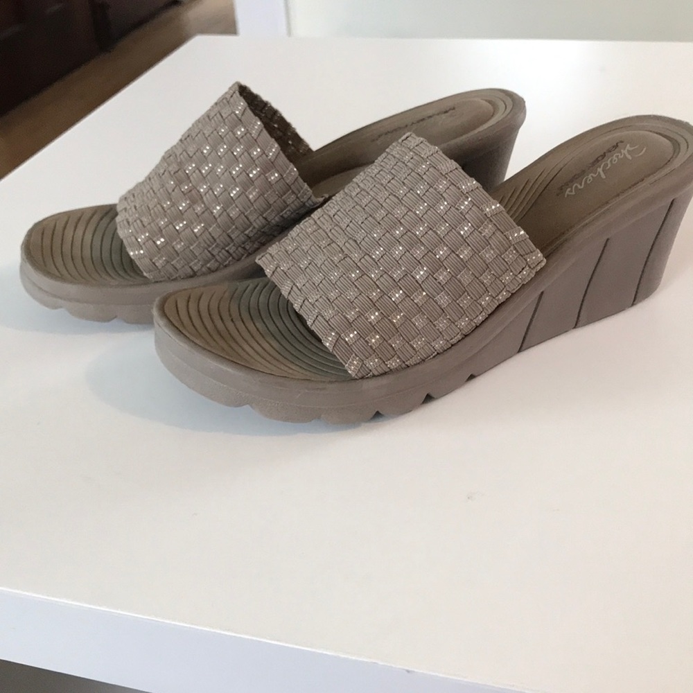 Skechers taupe wedge sandals
